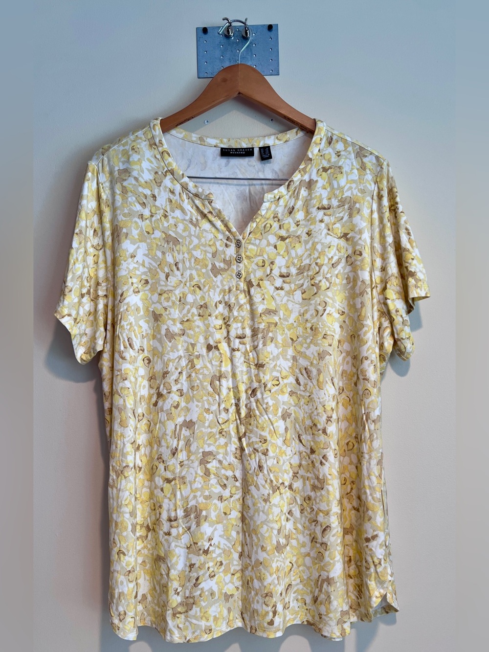 Susan Graver Weekend 1X Yellow Abstract Henley Top Stretch Comfort Cruise Resort